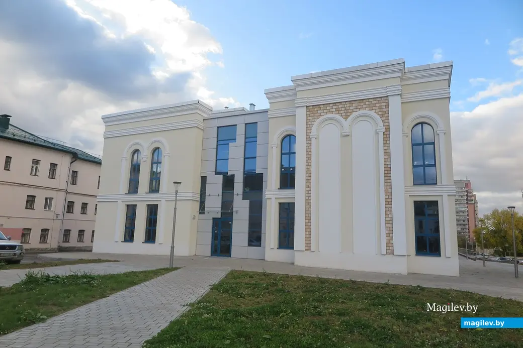 17 октября 2023 г. Могилев, Первомайская/Ленинская. Возможно, уже следующей осенью культурно-просветительский и образовательный центр распахнет свои двери.