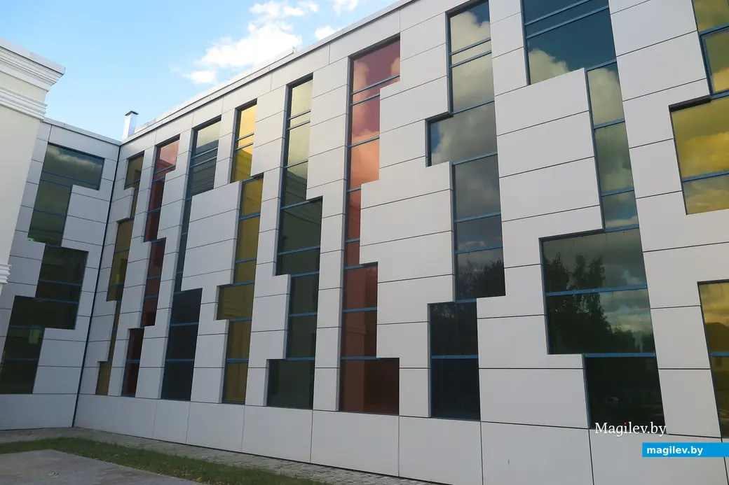 17 октября 2023 г. Могилев, Первомайская/Ленинская. Возможно, уже следующей осенью культурно-просветительский и образовательный центр распахнет свои двери.