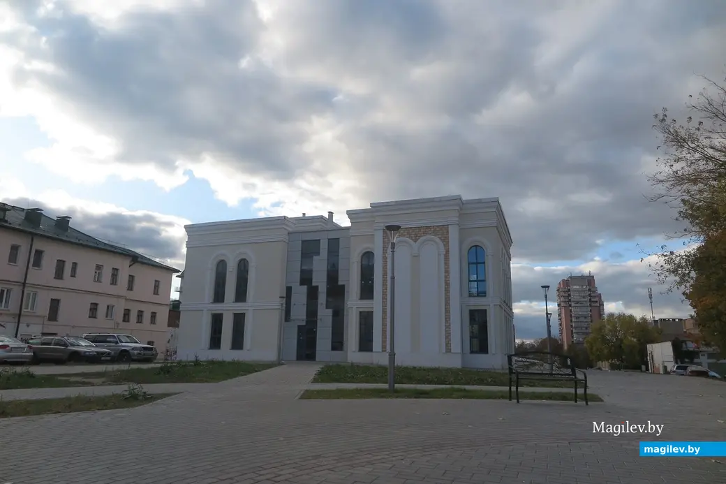 17 октября 2023 г. Могилев, Первомайская/Ленинская. Возможно, уже следующей осенью культурно-просветительский и образовательный центр распахнет свои двери.