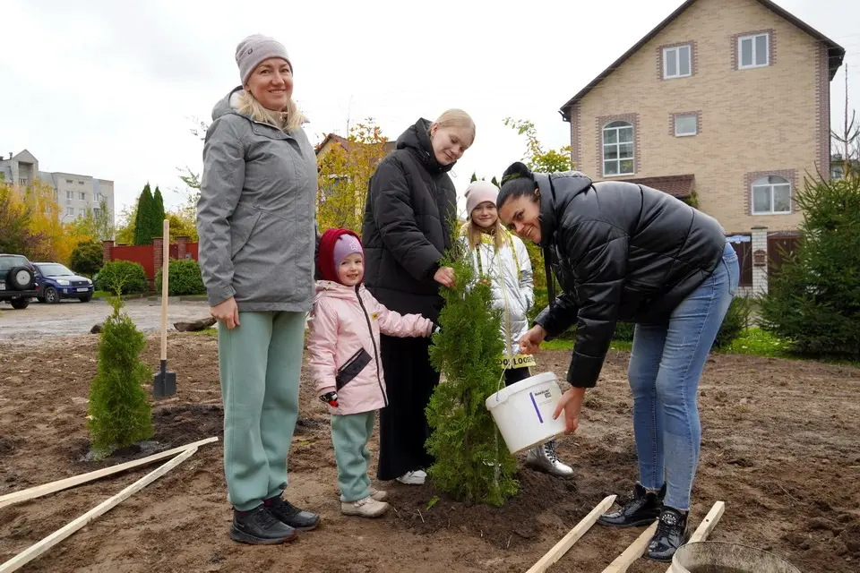 Могилев, 21 октября 2023 года. Городской субботник. Фото: Екатерина Льдова, vestnikmogileva.by.