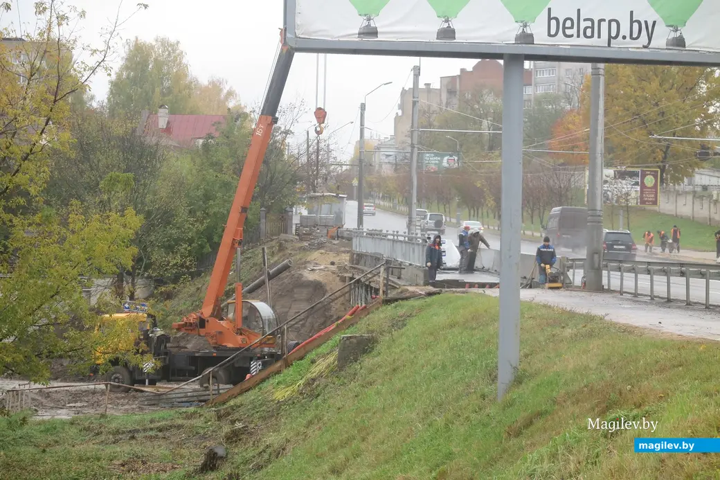 23 октября 2023 г. Могилев. Движение по мосту на Челюскинцев открыто! Хотя ремонтные работы еще не закончены.