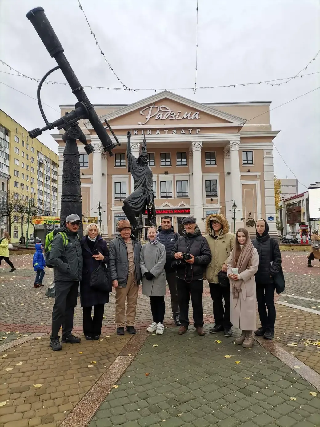 Участники, проходящего в Могилеве пленэра по живописи, знакомятся с Могилевщиной. Фото предоставлено Могилевским областным художественным музеем имени Павла Масленикова.