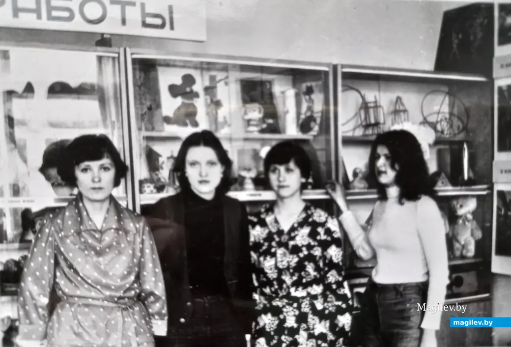 Фрагмент альбомной страницы. Могилевский государственный педагогический институт, педагогический факультет, будущие учителя начальных классов. Могилев, 1978 г.