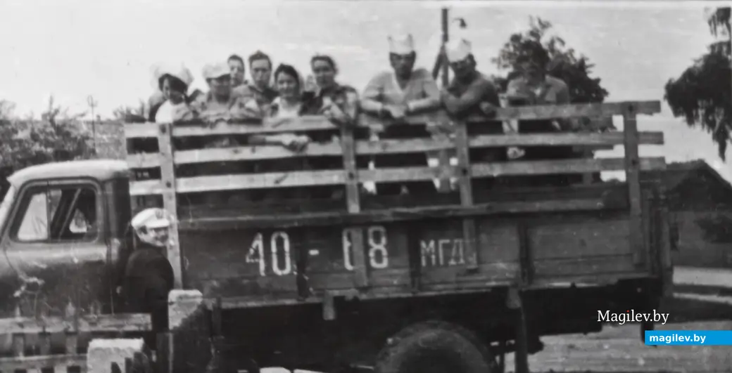 Фрагмент альбомной страницы. Могилевский государственный педагогический институт, педагогический факультет, будущие учителя начальных классов. Могилев, 1978 г.