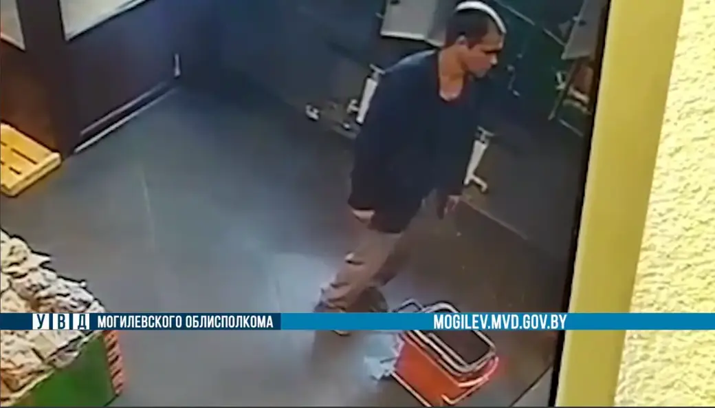 Фото с камеры видеонаблюдения. УВД облисполкома