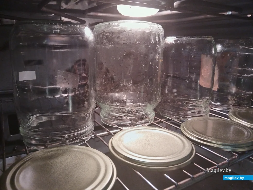 Готовим сами. «Мамина аджика» с чесноком в банках.