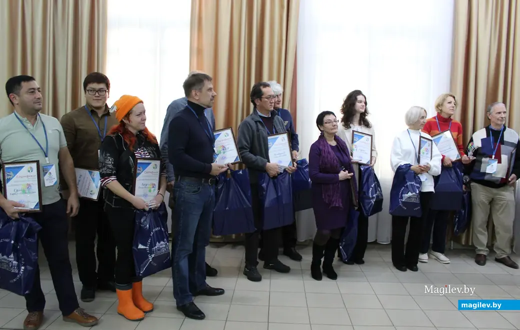 Выставка «Могилевщина индустриальная». Могилевский областной художественный музей имени Павла Масленикова. Участники пленэра. Могилев, 30 октября 2023 года.