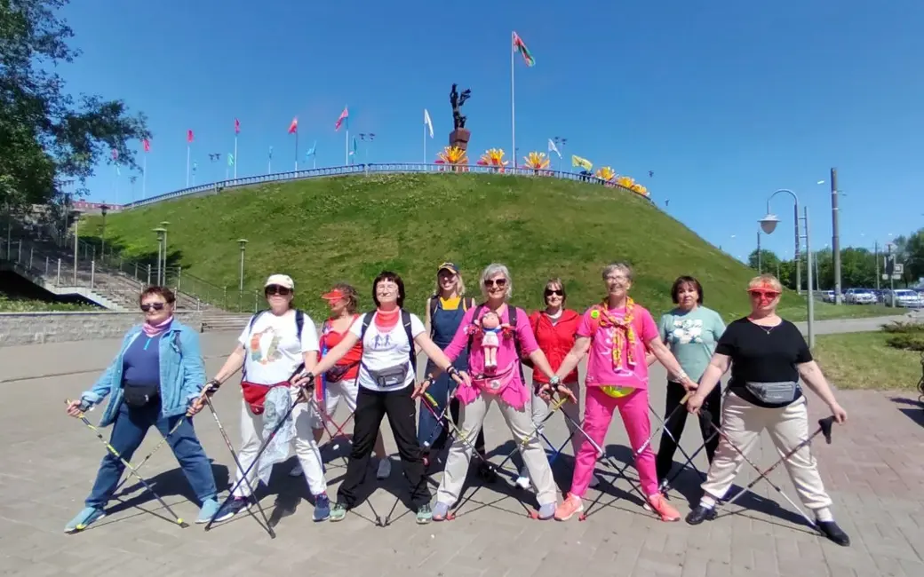Скандинавская ходьба в Могилеве. Инструктор Светлана Шевцова с группой.