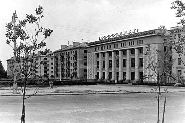 Универмаг. Конец 60-х - начало 70-х годов прошлого века.