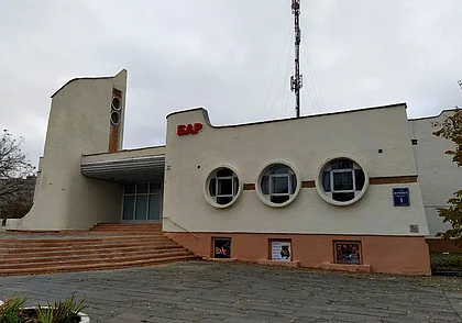 В здании бывшего кинотеатра «Ветразь» в Могилеве готовится к открытию бар. Фотофакт