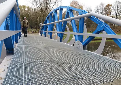 Молодожены замочки не повесят, но и в воду не провалятся