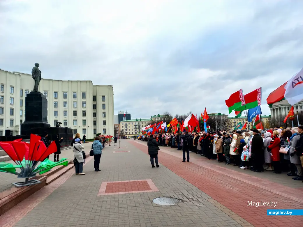 День Октябрьской революции. Могилев, площадь Ленина, 07.11.2023 г.