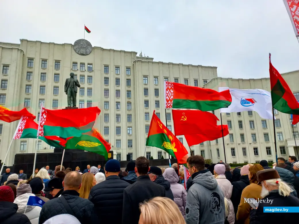 День Октябрьской революции. Могилев, площадь Ленина, 07.11.2023 г.