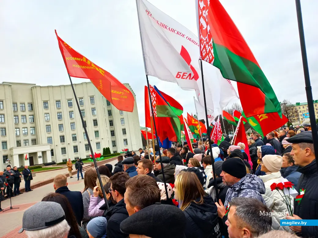 День Октябрьской революции. Могилев, площадь Ленина, 07.11.2023 г.