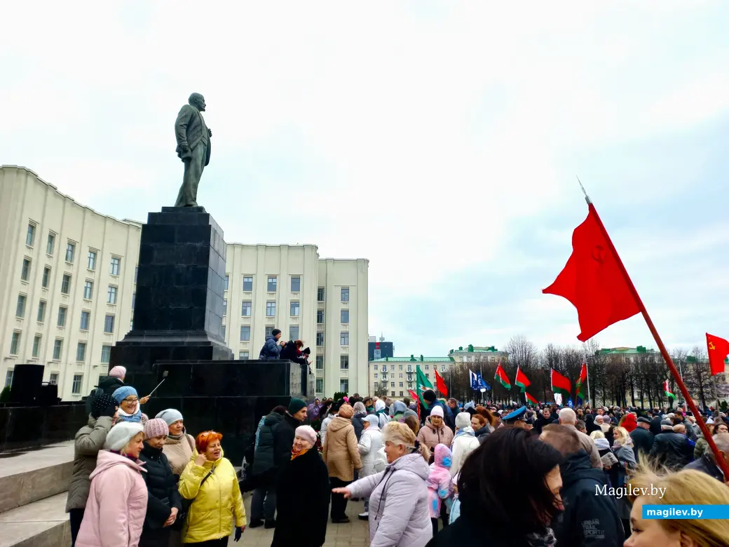 День Октябрьской революции. Могилев, площадь Ленина, 07.11.2023 г.