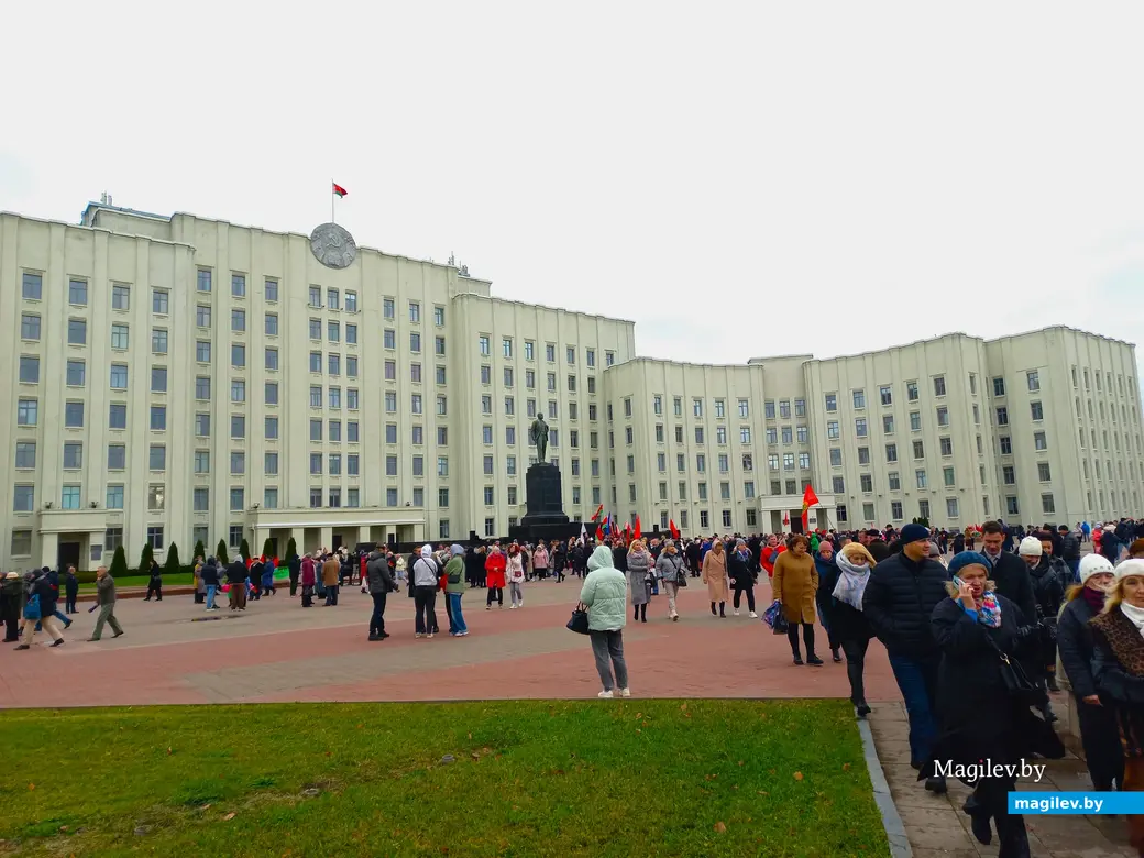 День Октябрьской революции. Могилев, площадь Ленина, 07.11.2023 г.