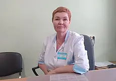 Боли в спине при остеохондрозе: когда стоит идти к врачу, а когда можно справиться самостоятельно? Спросили у невролога