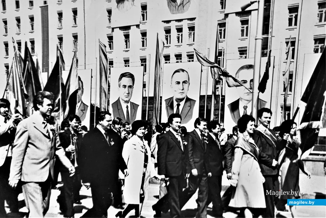 Работники КШТ на Первомайской демонстрации. Могилев, 1970-е годы.