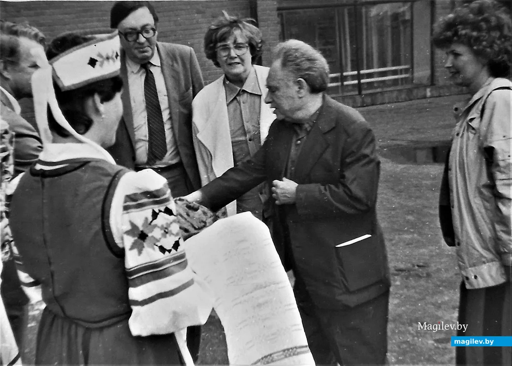 Встреча поэта-песенника Марка Лисянского на КШТ. Могилев, 1970-е годы.