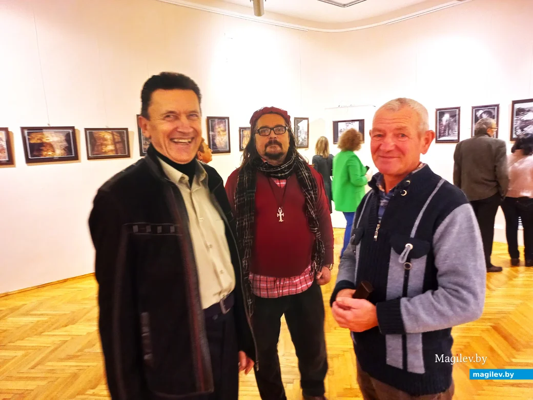 Открытие фотовыставки Геннадия Карчевского (слева) «Подниколье».. Могилев, музей этнографии,