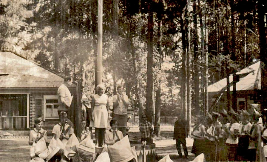 Работники пионерского лагеря "Лесная сказка", 1972 год.