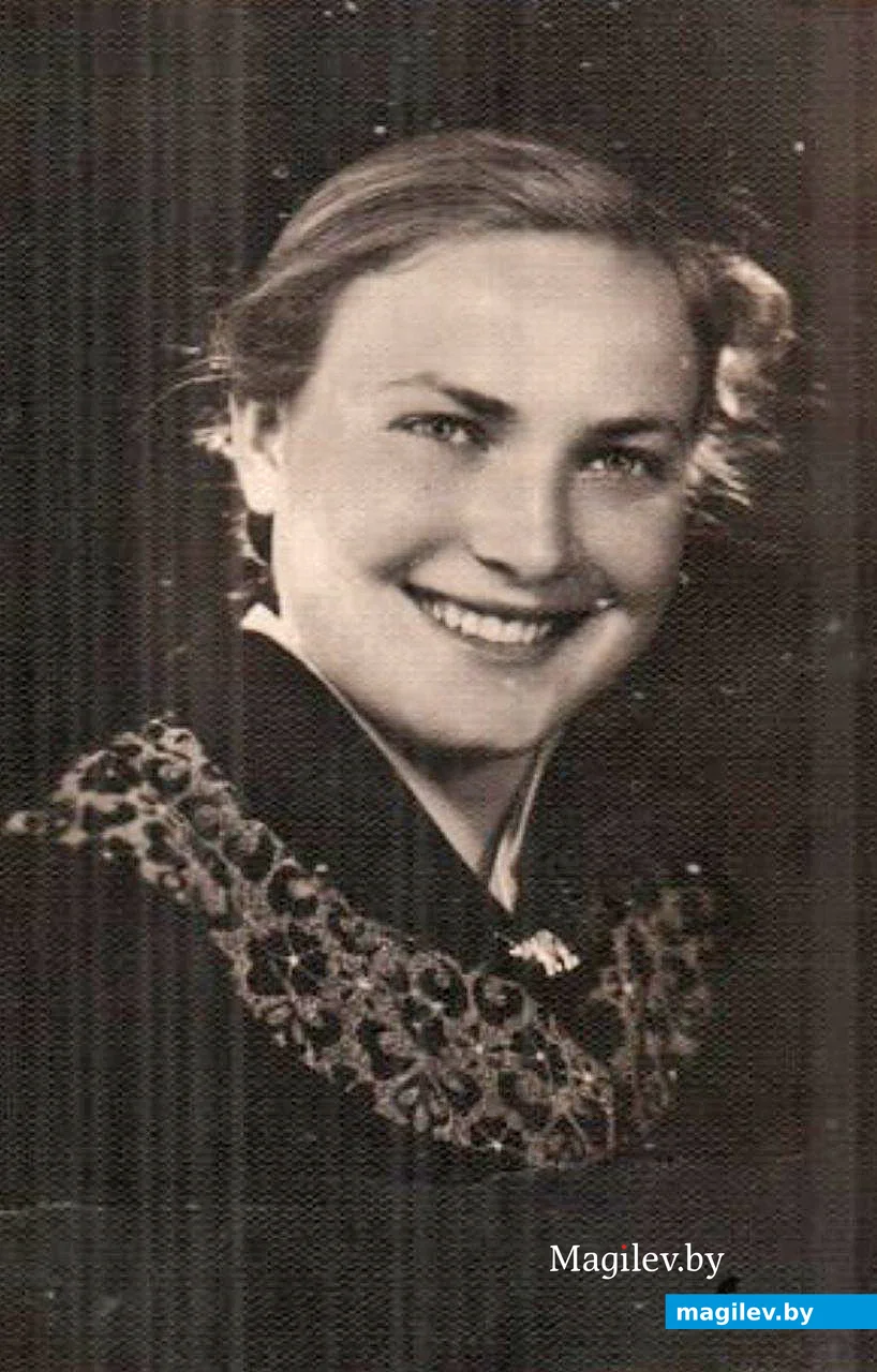 Лилия окончила школу, 1958 год.