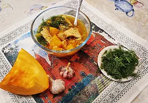 Готовим сами: тыквенный суп с чечевицей и курицей