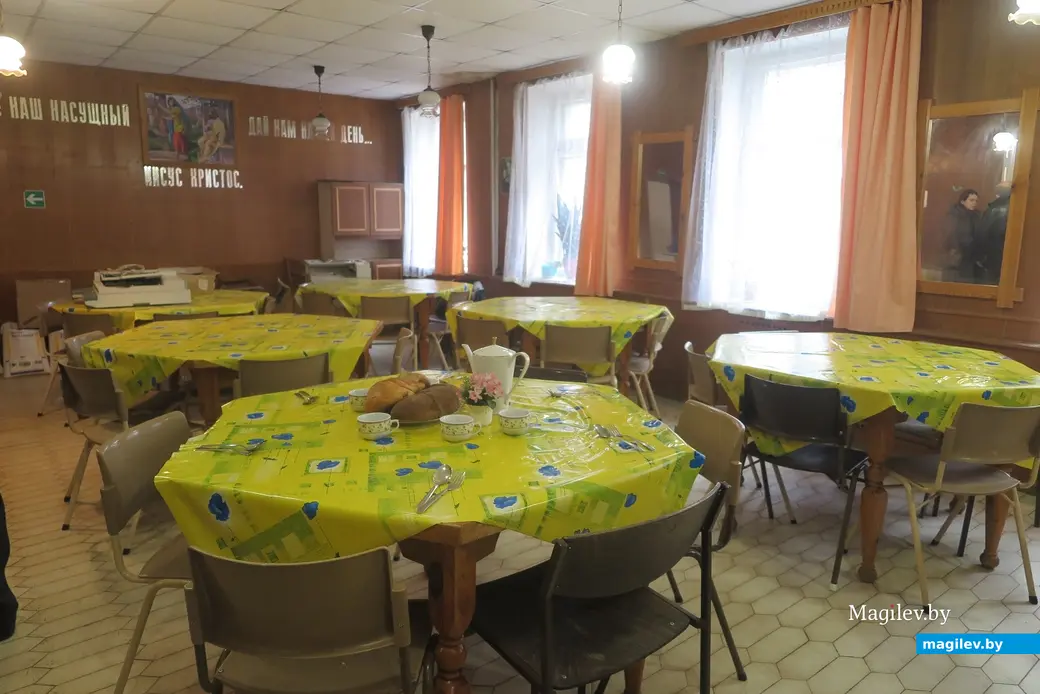 Осень 2023 г. Могилев, ул. Чехова, 10А. А вот так выглядит столовая внутри.