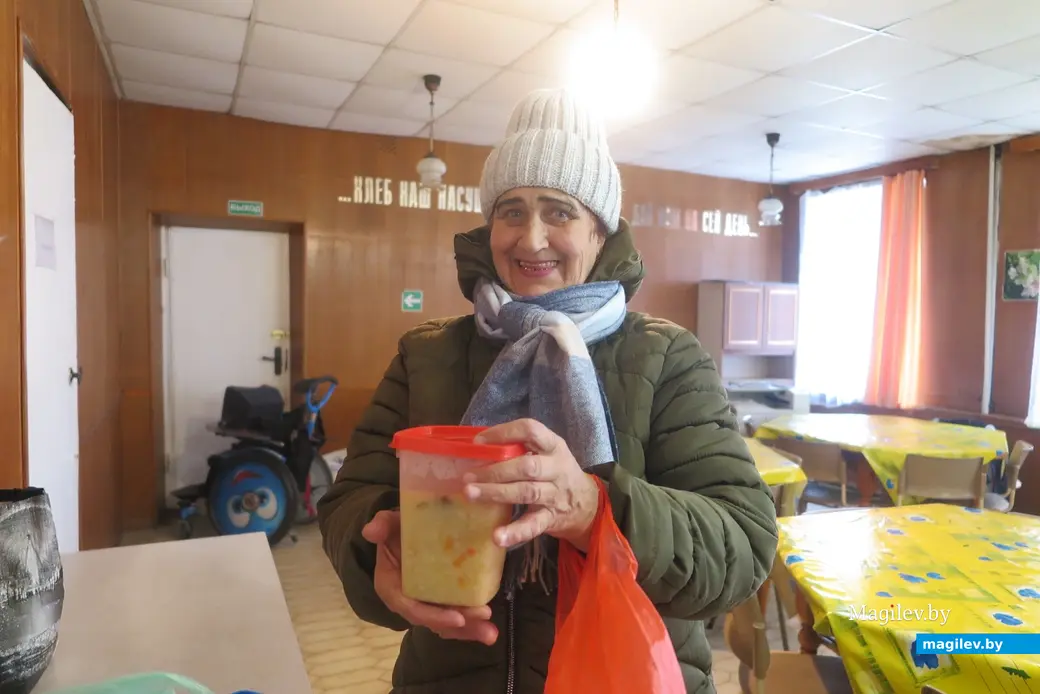 Осень 2023 г. Могилев, ул. Чехова, 10А. 75-летняя инвалид II группы Вера Алексеевна.