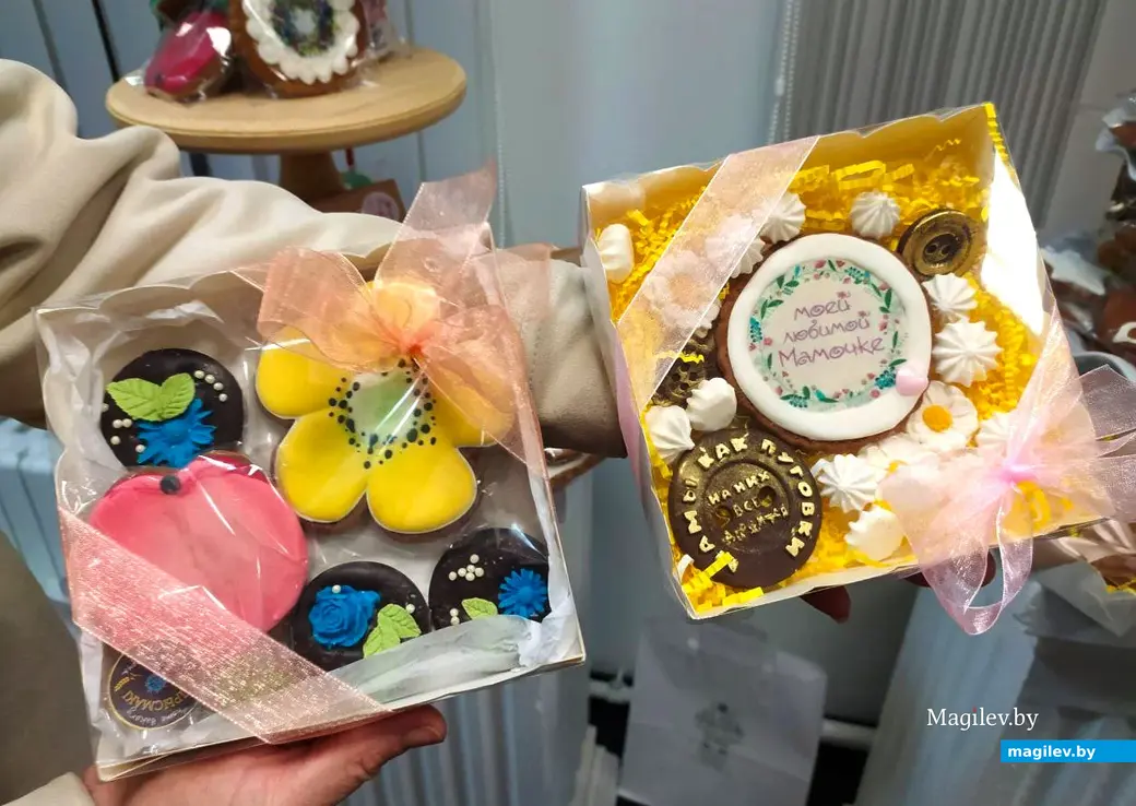 Подарочные боксы со сладостями к праздникам. Домашняя пекарня «Прысмакi/ГелёнА» в Могилеве. 2023 год.