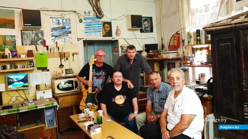 Алик Кускин (справа) с друзьями молодости. Могилев, 2021 г.