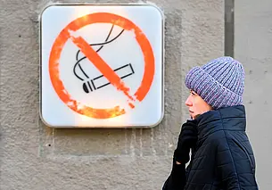 Врач рассказал, как курение влияет на лечение рака