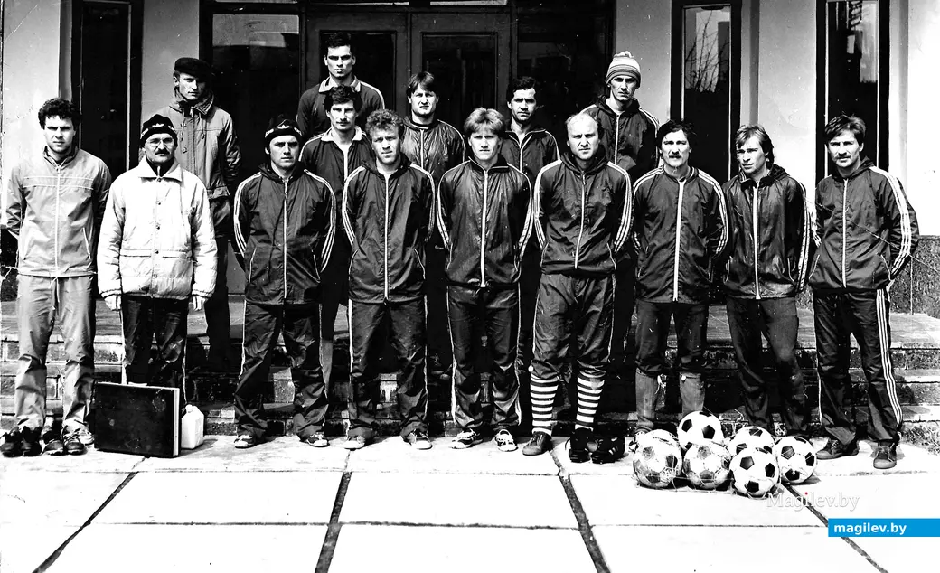 Александр Прокопенко (второй справа во втором ряду) в составе могилевского «Днепра», 1986 г.