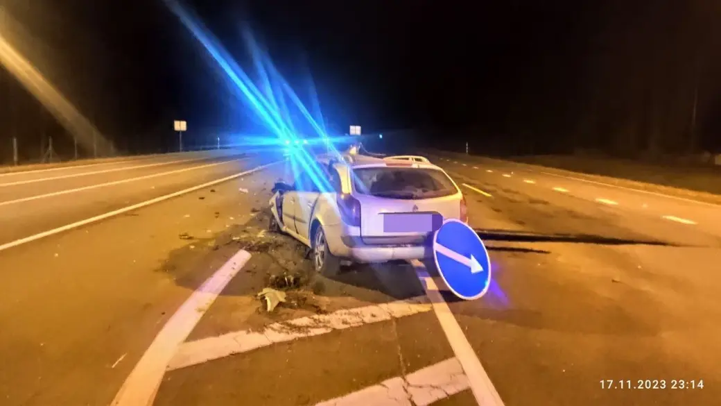 17 ноября 2023 года. В Слуцком районе отбойник проткнул легковое авто. Водитель погиб на месте. Фото: УВД Миноблисполкома.