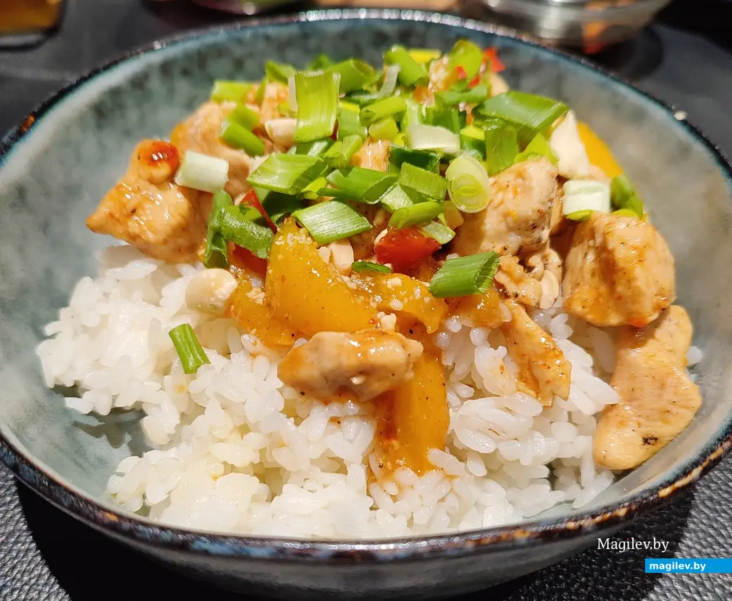 Гастрофест в Могилеве. Кунг пао с рисом. Суши-бар «Две палочки». 19.11.23 г.