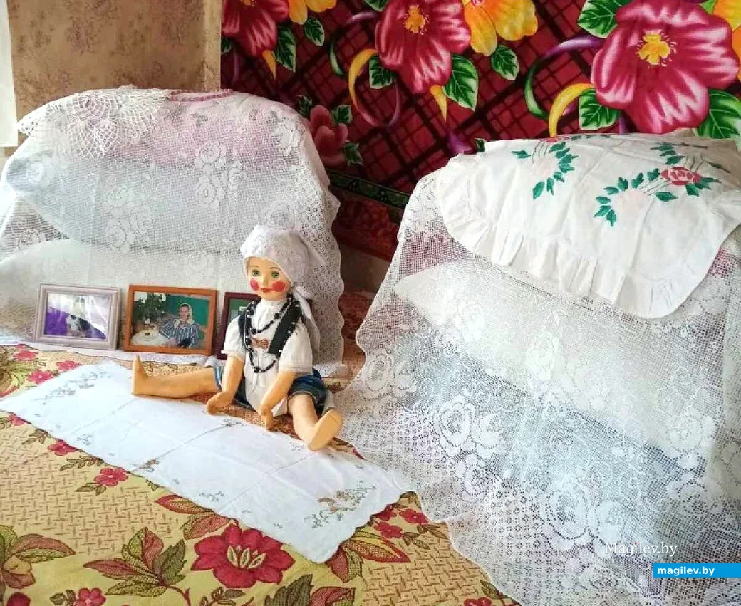 2023 год. Заполье. Куклу Галины Николаевны брали в деревне в качестве украшения свадебных