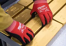 Стоимость золота в мире впервые в истории превысила 2500 долларов за унцию