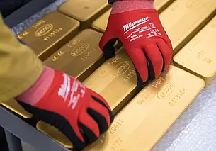 Стоимость золота в мире впервые в истории превысила 2500 долларов за унцию