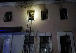 Ночью в Бобруйске горела квартира: женщина оставила включенным кипятильник и заснула