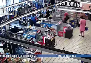 Могилевчанин украл забытый в магазине телефон. Безнаказанным это не осталось