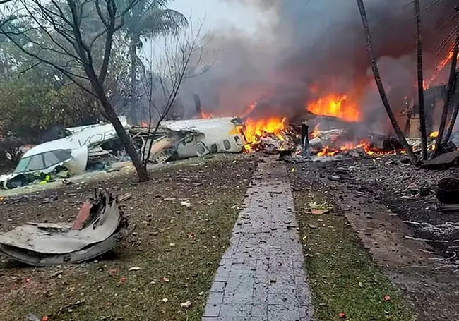 Пассажирский самолет потерпел крушение в Бразилии. Погиб 61 человек