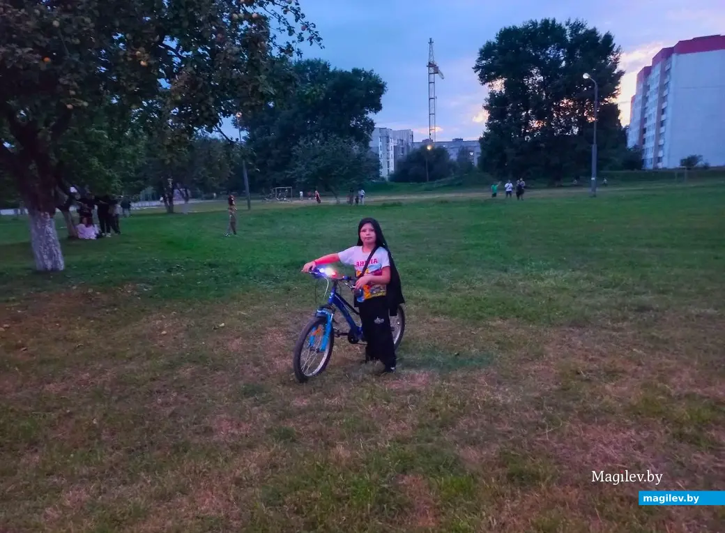 09.08.2024., Могилев, Казамировка, яблоневый сад сш №19, кино под открытым небом.