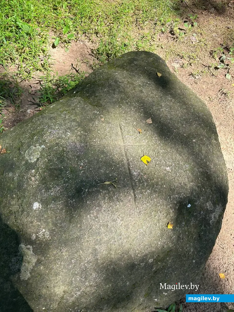 Знаменитый камень с крестом.