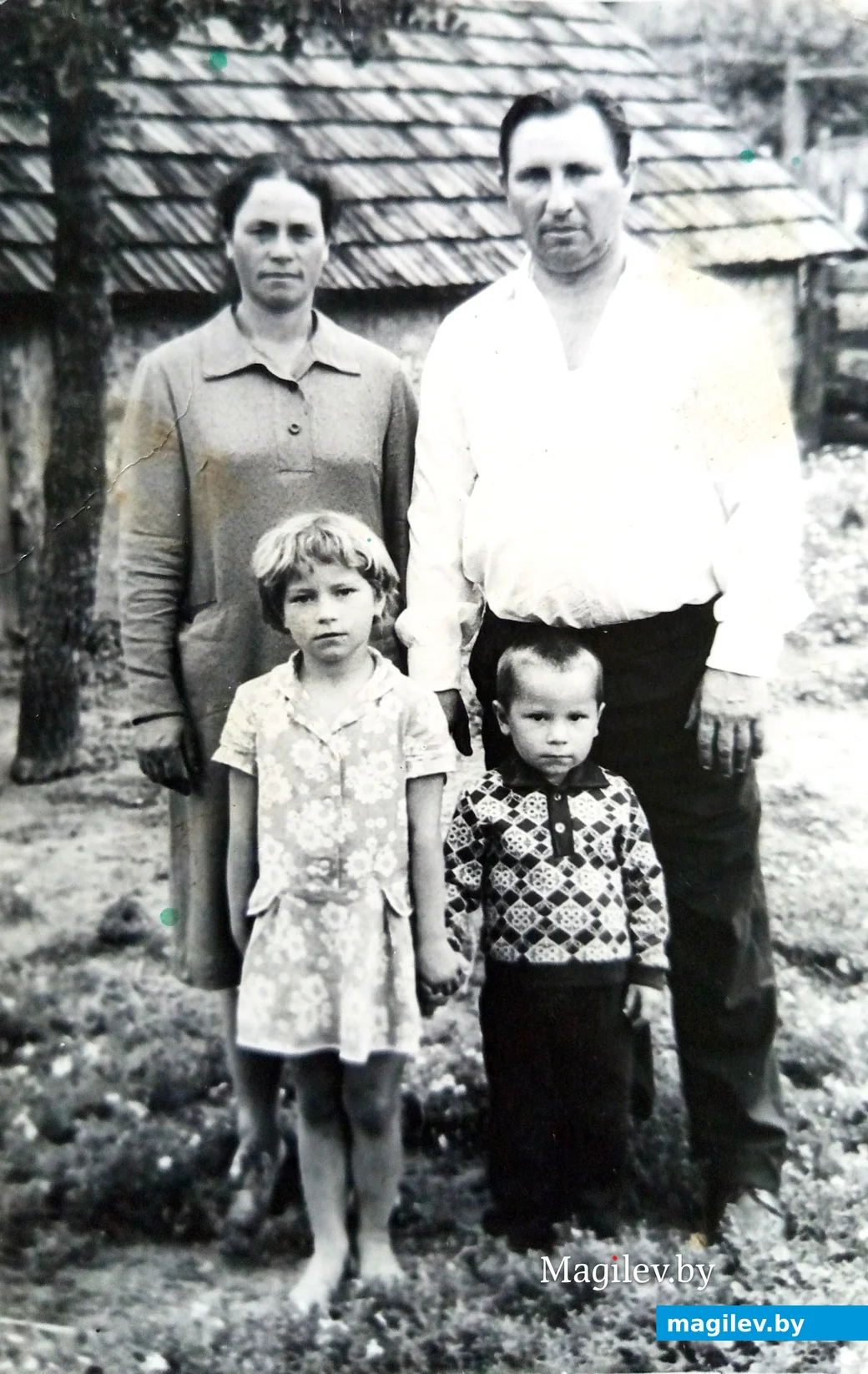 1970-е. Елена Савельевна с мужем Семеном и детьми: дочкой Галиной и сыном Николаем.