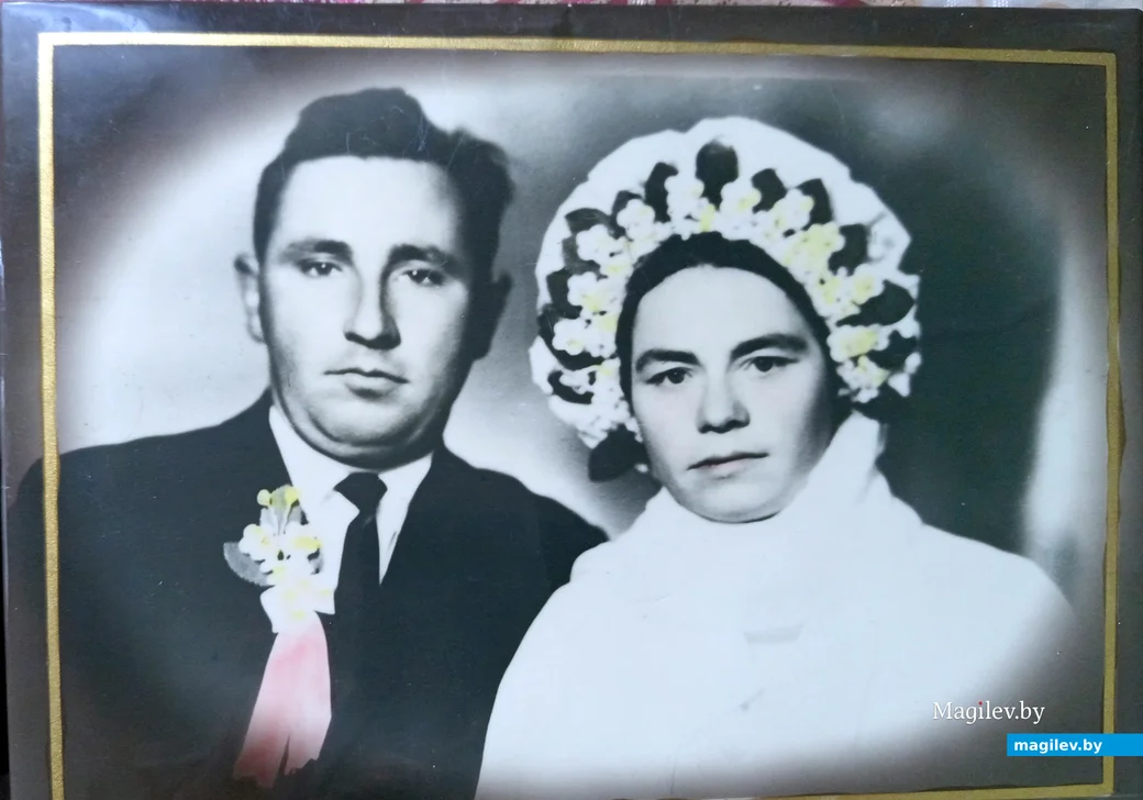 Ноябрь 1966 года. Свадебный портрет Елены и Семена Долбиков.