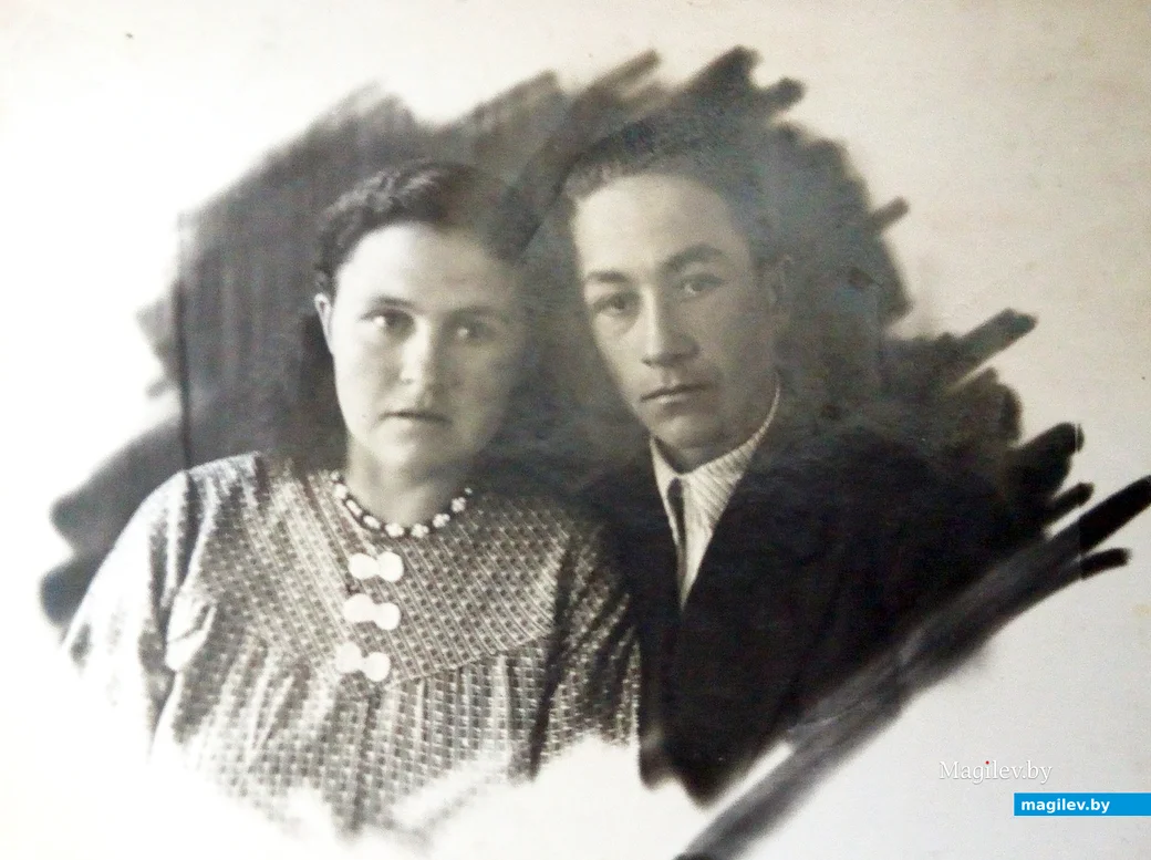 1960-е. Брат Елены Савельевны Николай с соседкой Мариной.