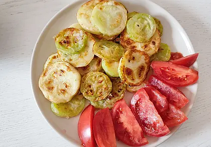 Готовим сами: хрустящие кабачки с соленым соусом