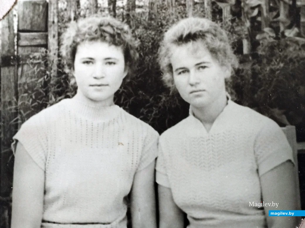 1960-е. Нина Андреевна (слева).