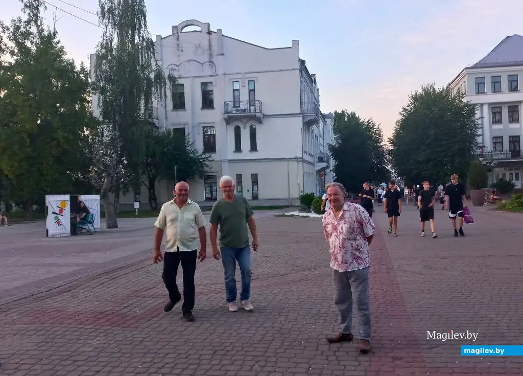 19.08.2024., Могилев, ул. Ленинская. Слева направо: Грумо, Валентович, Катков.