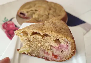 Готовим сами: сливово-яблочный пирог на йогурте